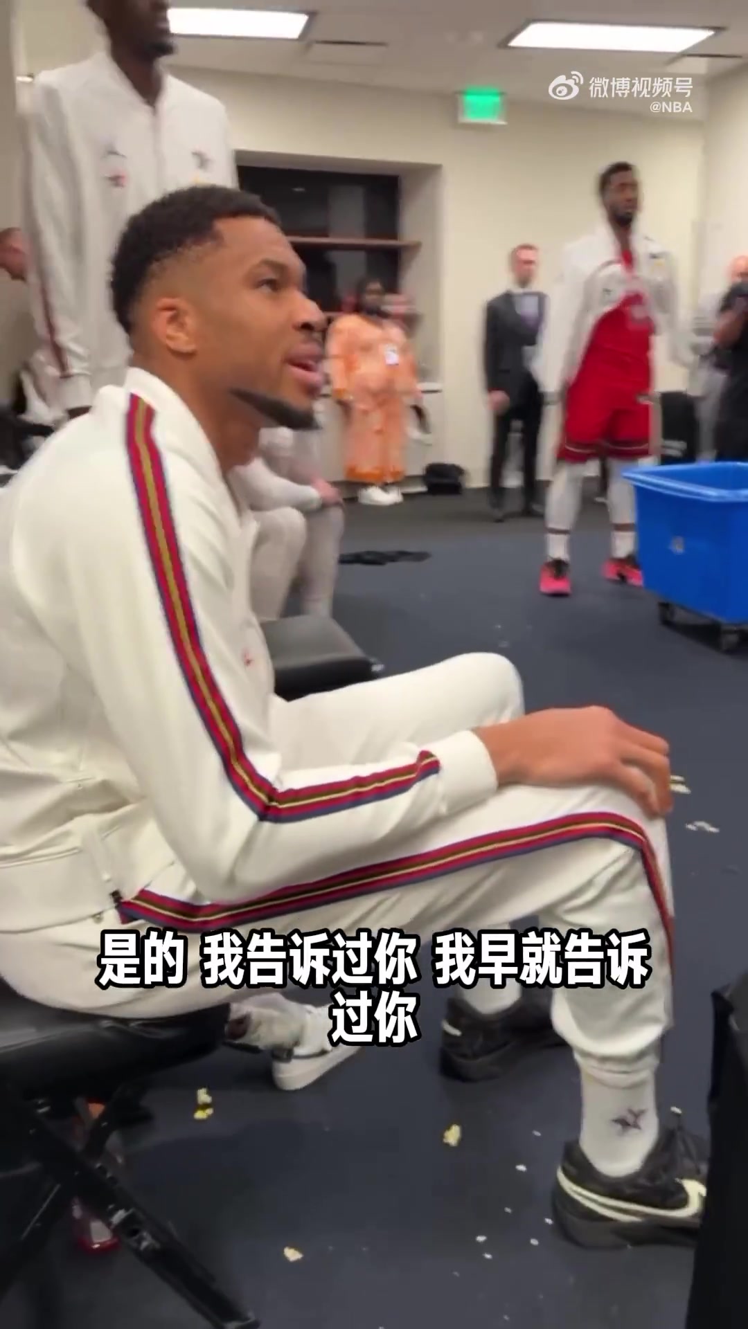 無條件相信！字母哥昨日成功預(yù)言利拉德三分絕殺，戴表慶祝