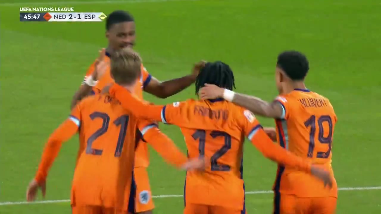 荷蘭2-1反超西班牙！弗林蓬插上橫傳助攻！賴因德斯推射破門！