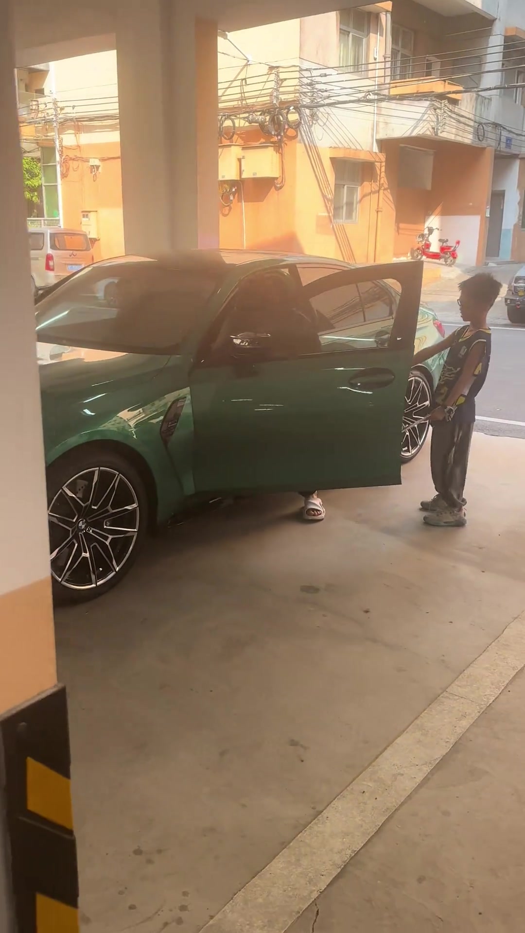 徐杰喜提新車寶馬M3，和球風很搭！