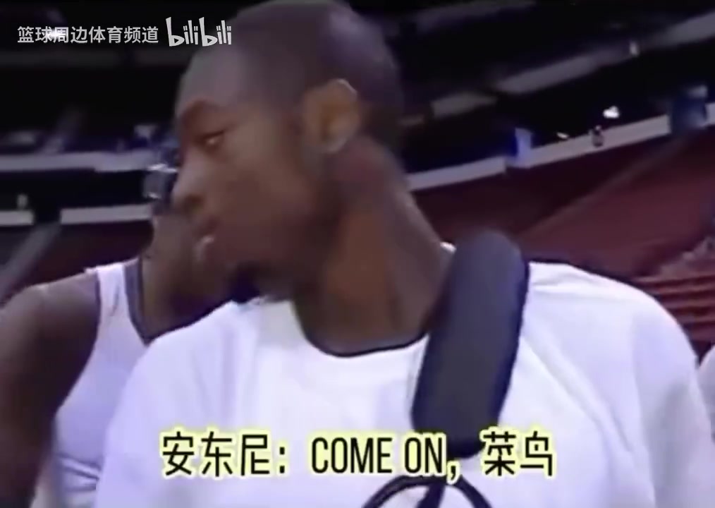 名場(chǎng)面！詹韋瓜集體“霸凌”保羅！個(gè)子矮的原因找到了！