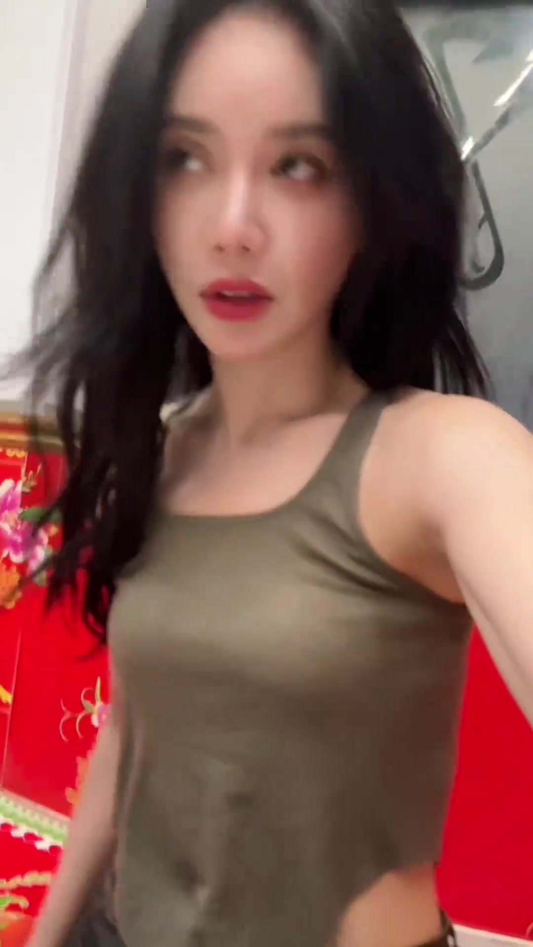美娜曬視頻：尊貴的東北公主，請享用您的下午茶！