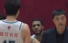 浙江勝青島，裁判搶鏡，楊瀚森六犯兩分，球迷不滿。