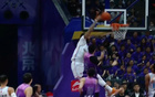 NBA頂級隔扣！克里斯快攻接球，霸王張弓砸扣沈梓捷！