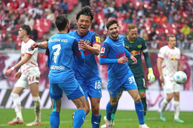 26歲日本球星破門，助德甲第18戰(zhàn)平第4。