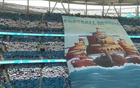 大連球迷巨型Tifo“足球復(fù)興”震撼梭魚灣球場(chǎng)！