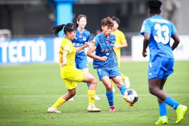 武漢女足進(jìn)亞冠決賽，王霜、宋端領(lǐng)銜奪冠，2-0勝！晚8點(diǎn)決戰(zhàn)。